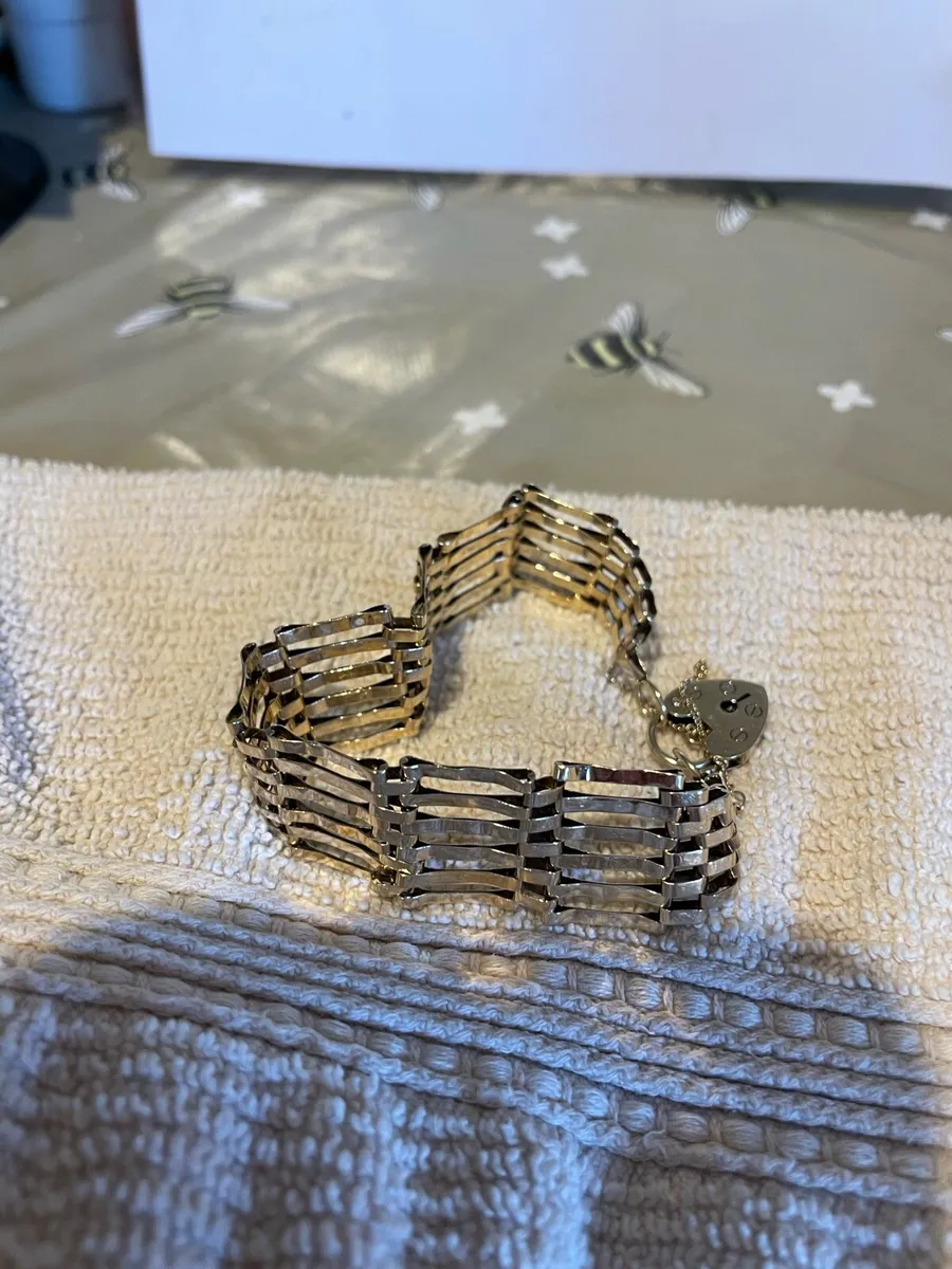 Vintage 9ct gold bar gate bracelet - Image 3