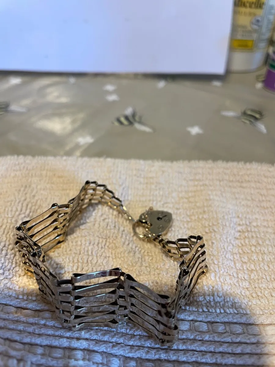 Vintage 9ct gold bar gate bracelet - Image 4