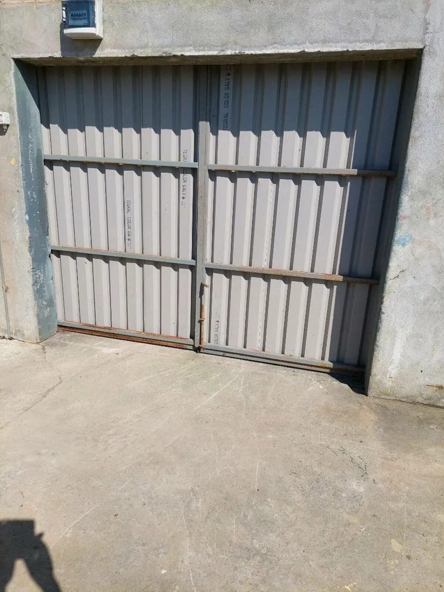 Sliding doors for shed - Image 3