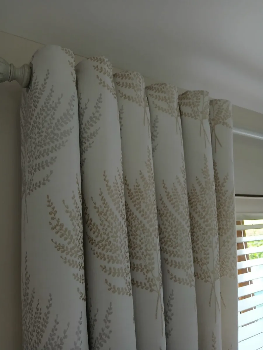 Curtains , Curtain pole and Tiebacks. - Image 2