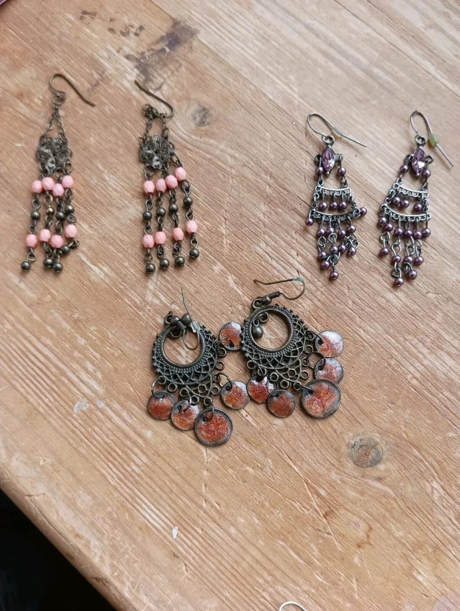 Beautiful vintage style earrings all for 15 Euro - Image 1