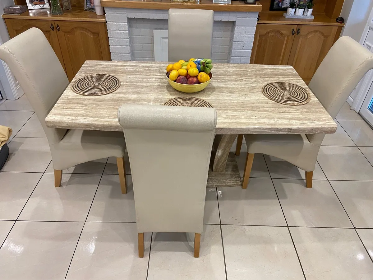 Table & chairs - Image 1