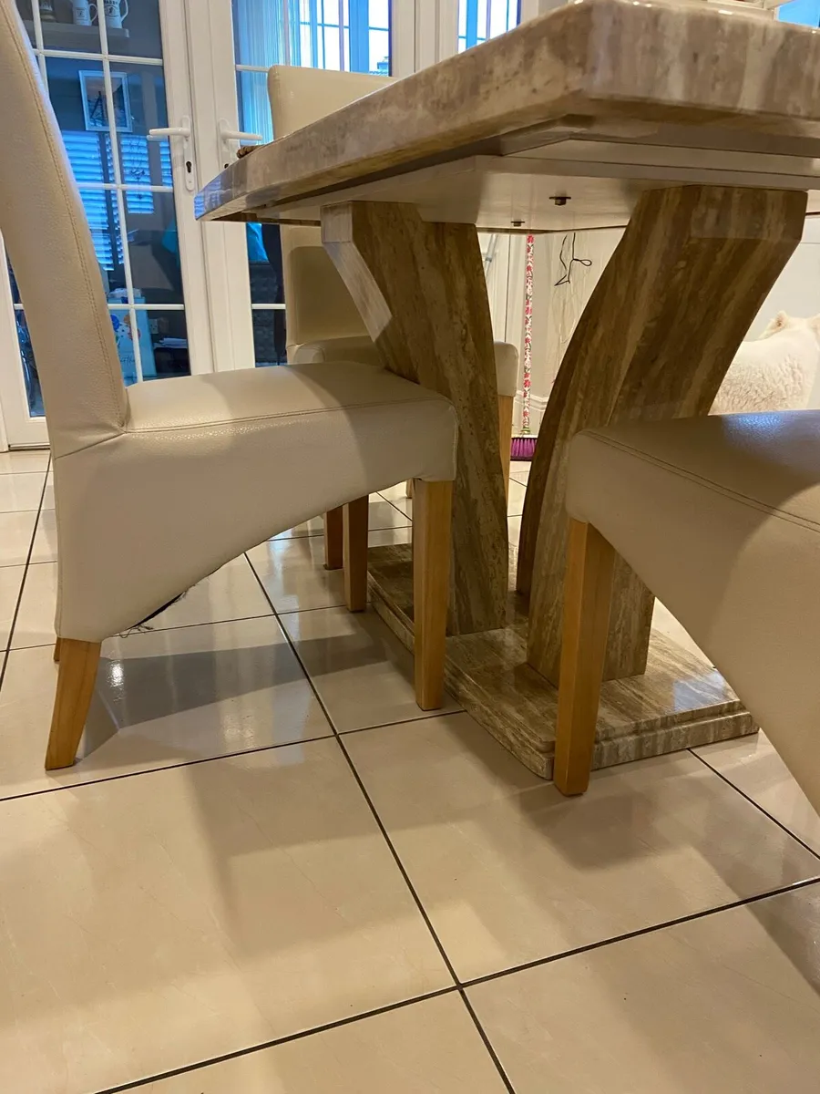 Table & chairs - Image 4