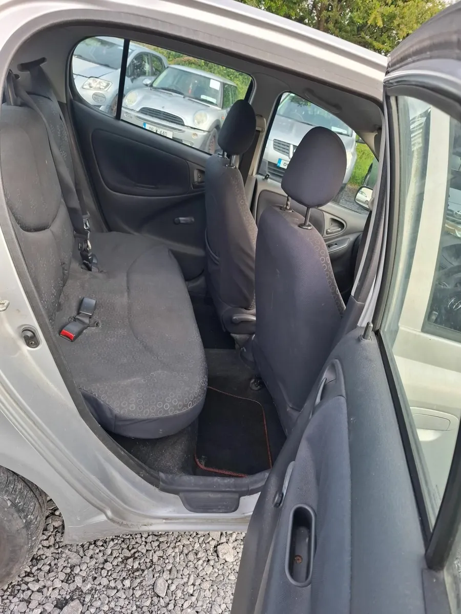 Toyota Yaris 2003 - Image 3