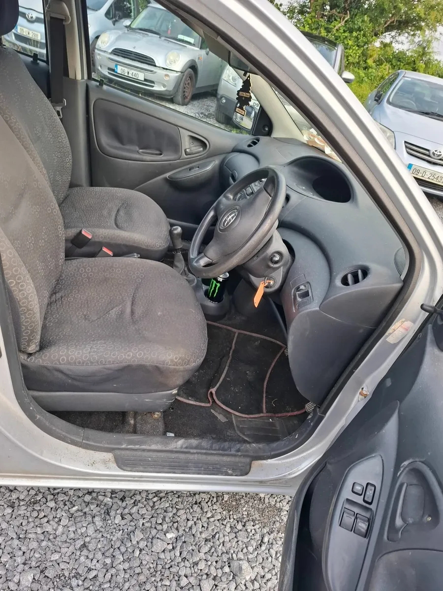 Toyota Yaris 2003 - Image 4