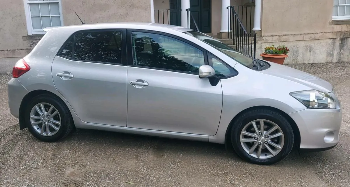 11 Toyota Auris 1.4 Diesel Sport *NCT 1/26* - Image 3