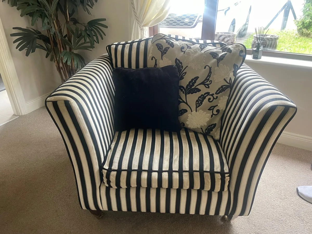 Sofa & chair - Image 3