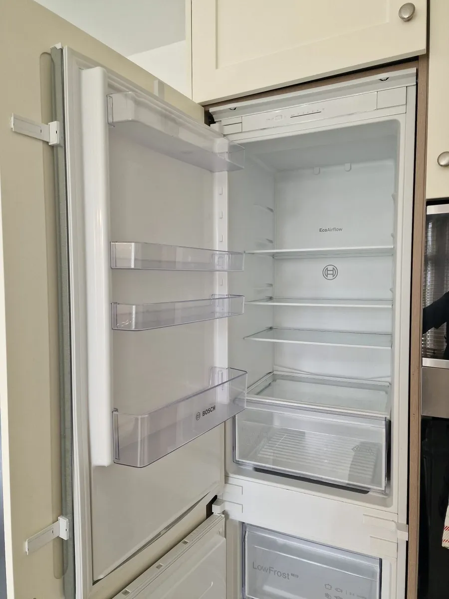 Integrated Fridge Freezer Bosch Series-2 - Image 1