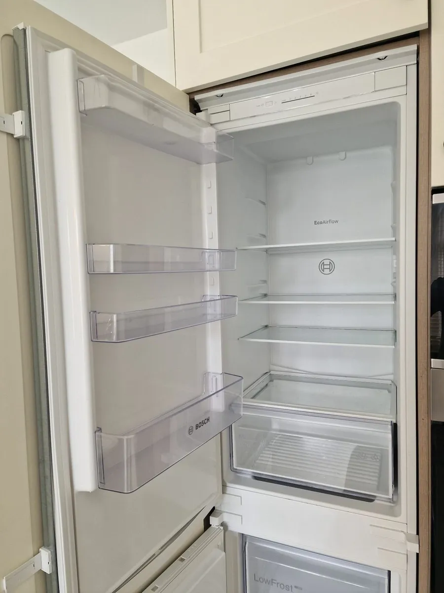 Integrated Fridge Freezer Bosch Series-2 - Image 2