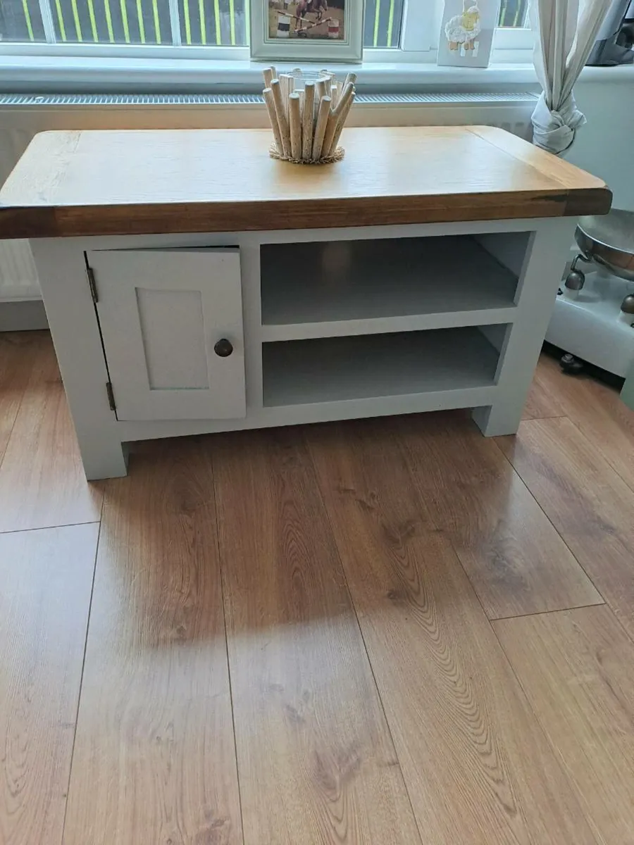 T V cabinet - Image 1
