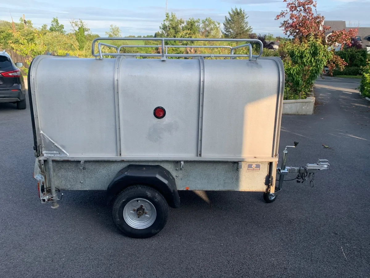 Trailer - Image 1