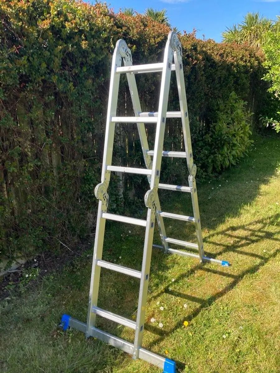 Multifunctional folding ladder - Image 1