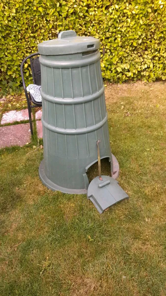Compost bin