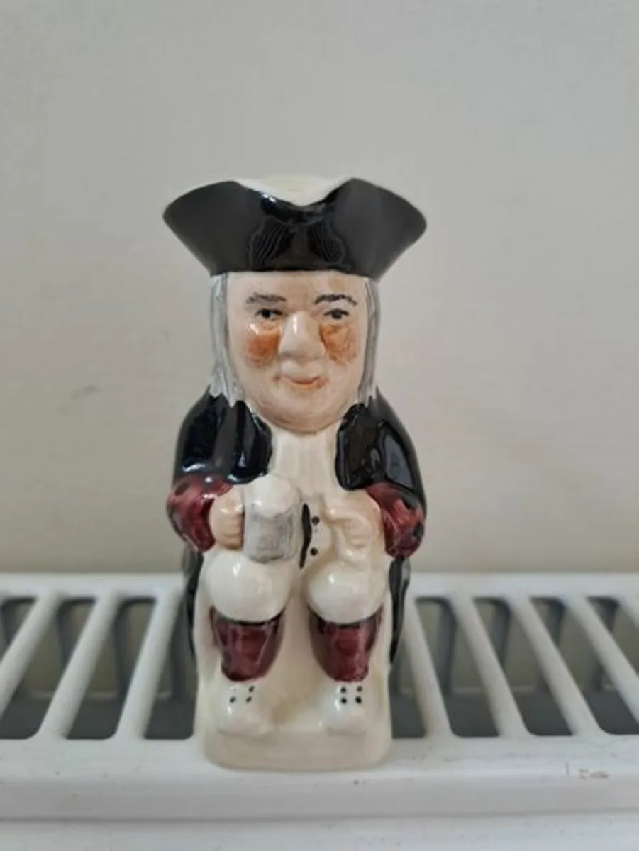 3 Toby jugs - Image 1