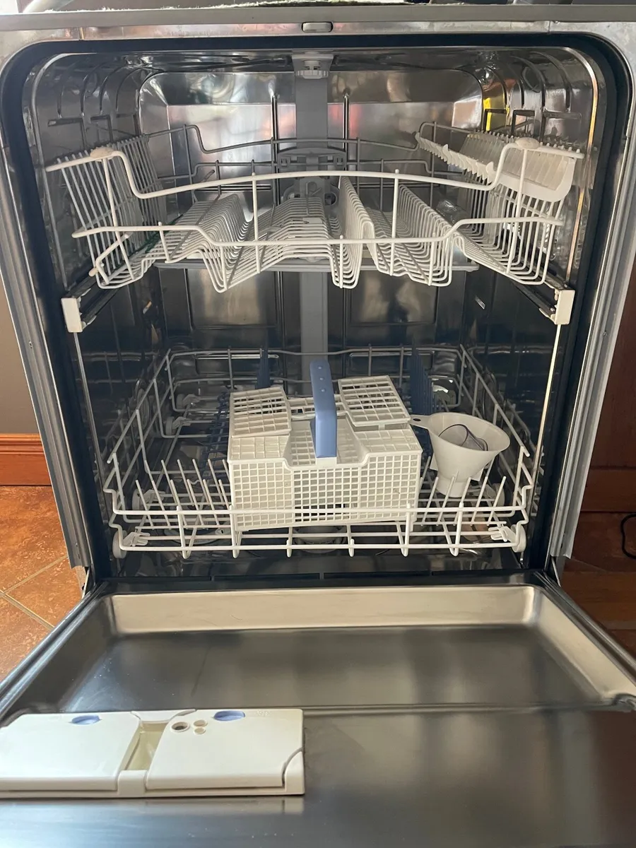 Whirlpool Fully Integrated Dishwasher - Image 3