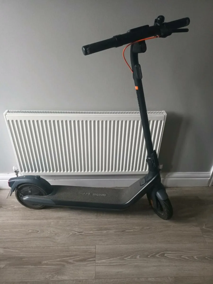 E-Scooter, Segway Ninebot E2 Pro - Image 1