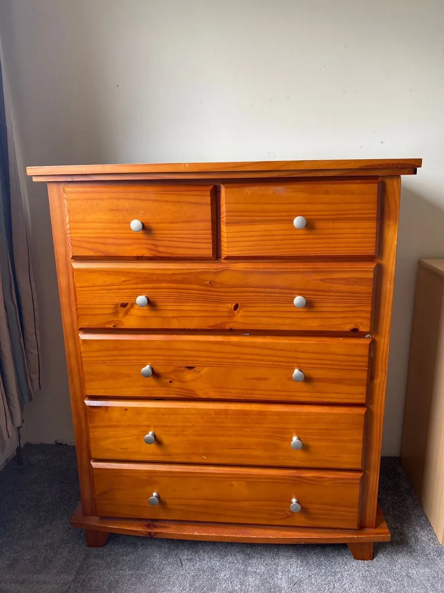 Chest of drawers