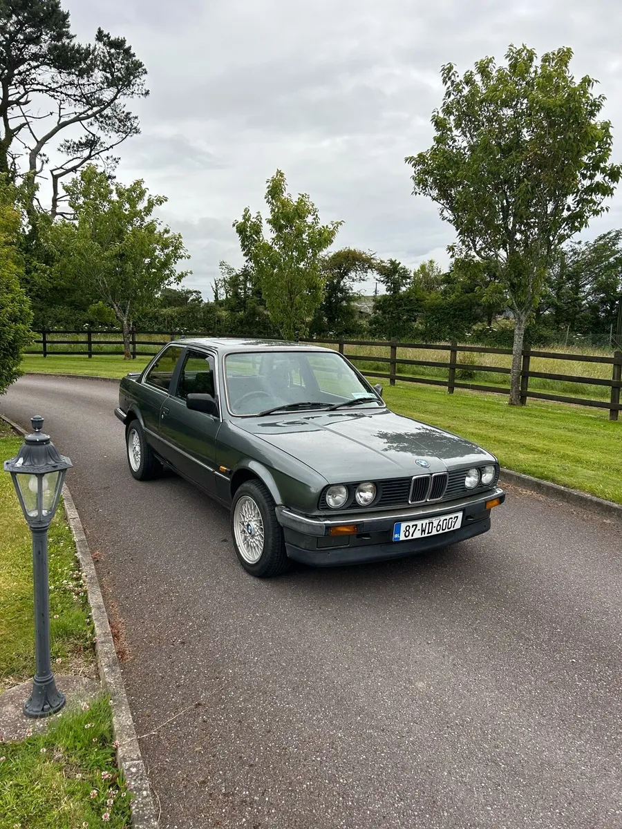 BMW E30 320i - Image 1