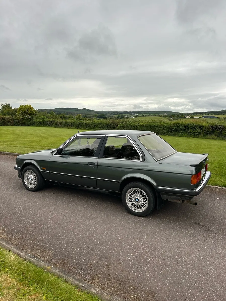 BMW E30 320i - Image 2