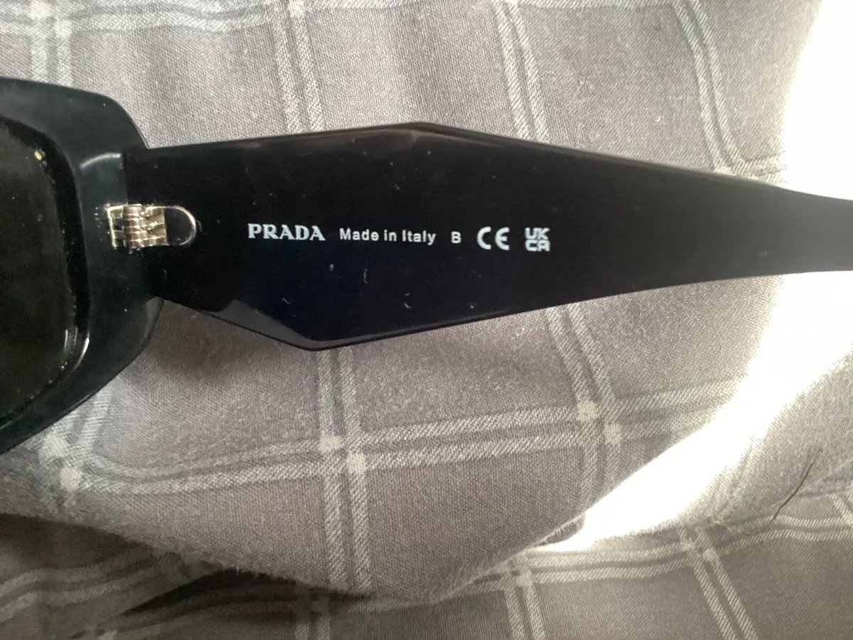 Prada sun glasses - Image 4