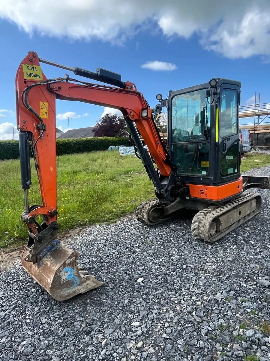 Zaxis 33 - Image 1