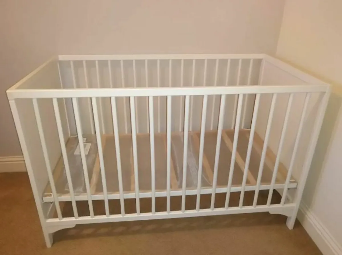 Baby cot with mattress 120x60 - Image 1
