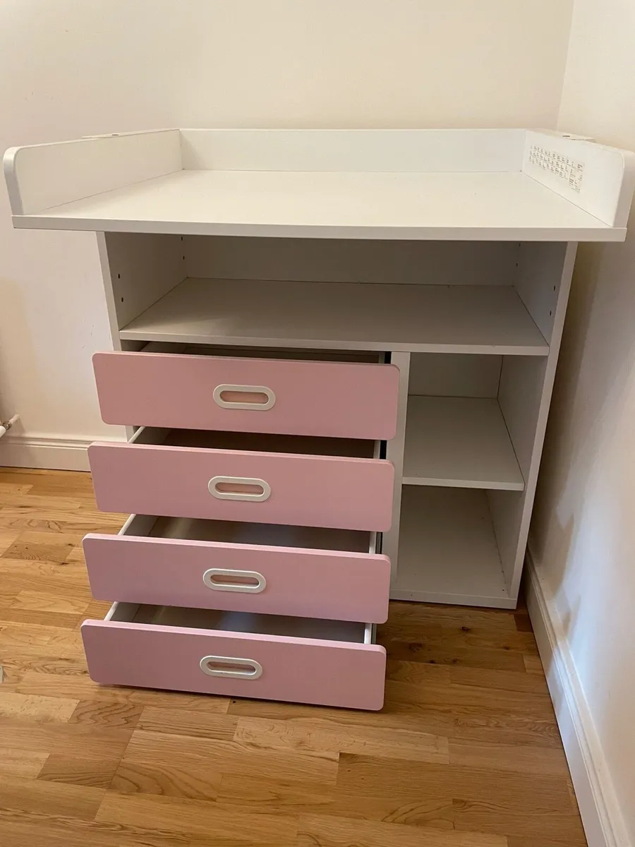Changing table - Image 1