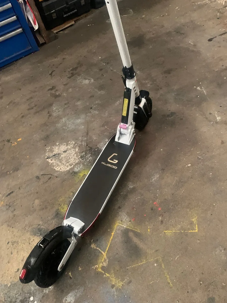Electric scooter - Image 3