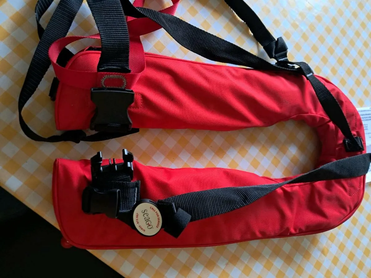 Life jacket - Image 2