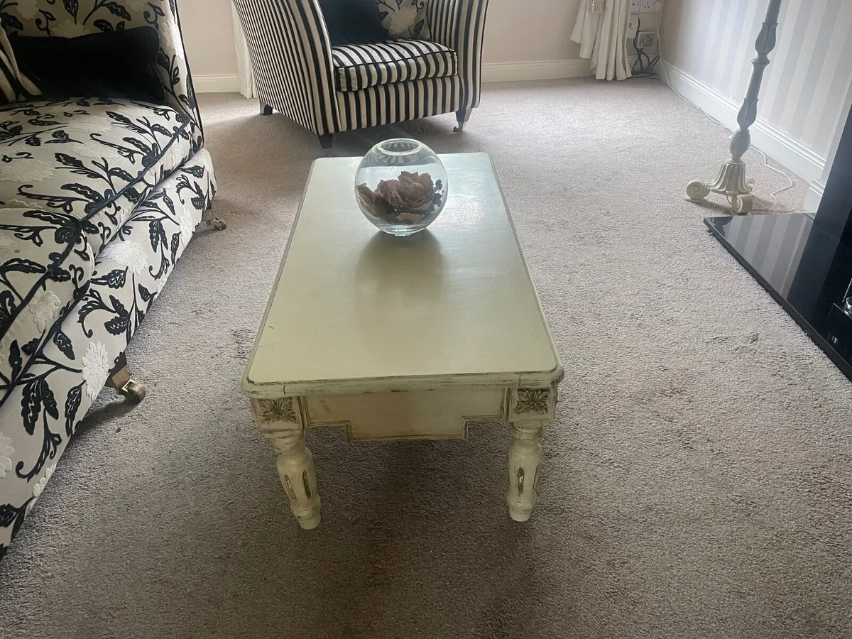 Coffee table. - Image 2