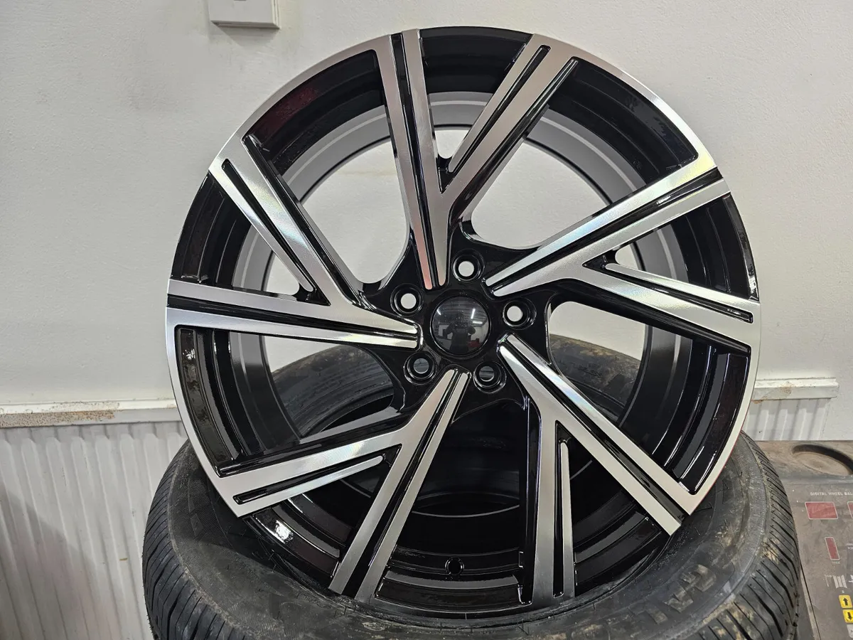 17" 18" 19" Volkswagen Bergamo Style - Image 3