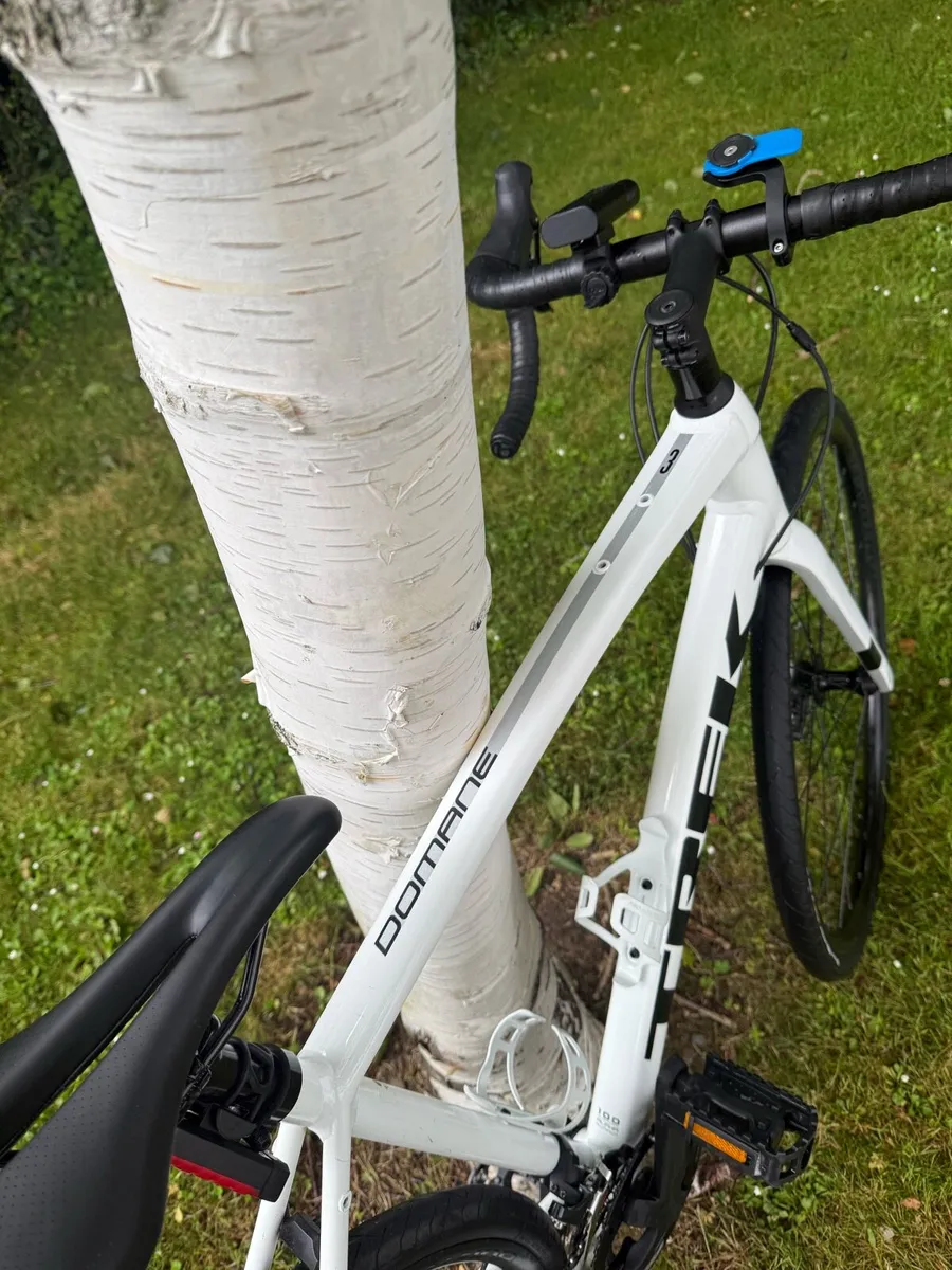 Trek Domane 3 Road Bike - Image 3