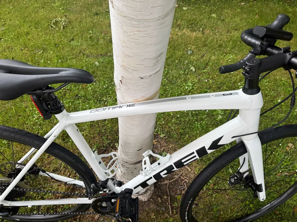 Trek Domane 3 Road Bike - Image 4