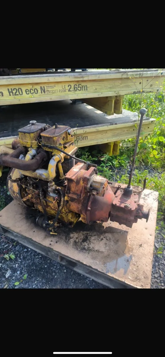 Lister 2 cylinder engine and gear box - Image 1