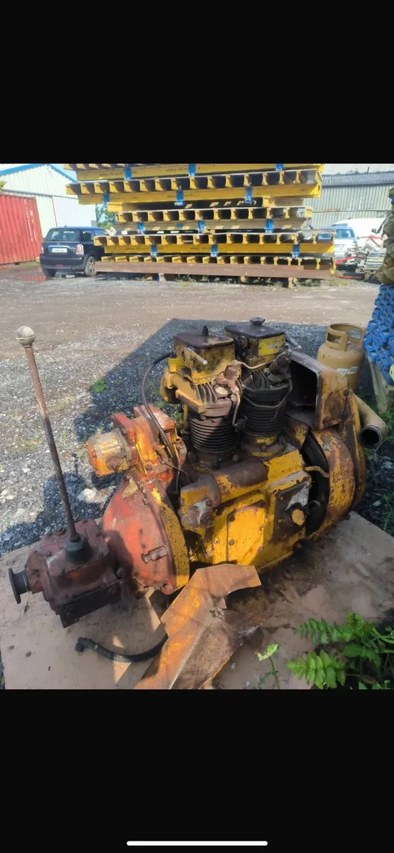 Lister 2 cylinder engine and gear box - Image 2