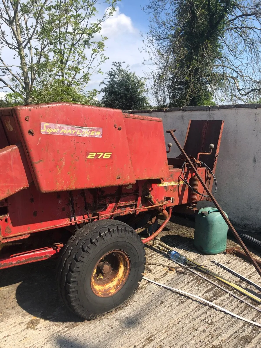 New Holland square baler - Image 1