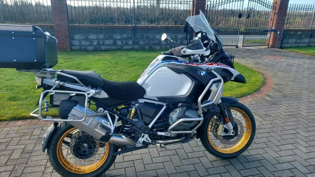 BMW R1250GSA TE RALLYE 2023 WITH PANNIERS/TOP BOX - Image 2