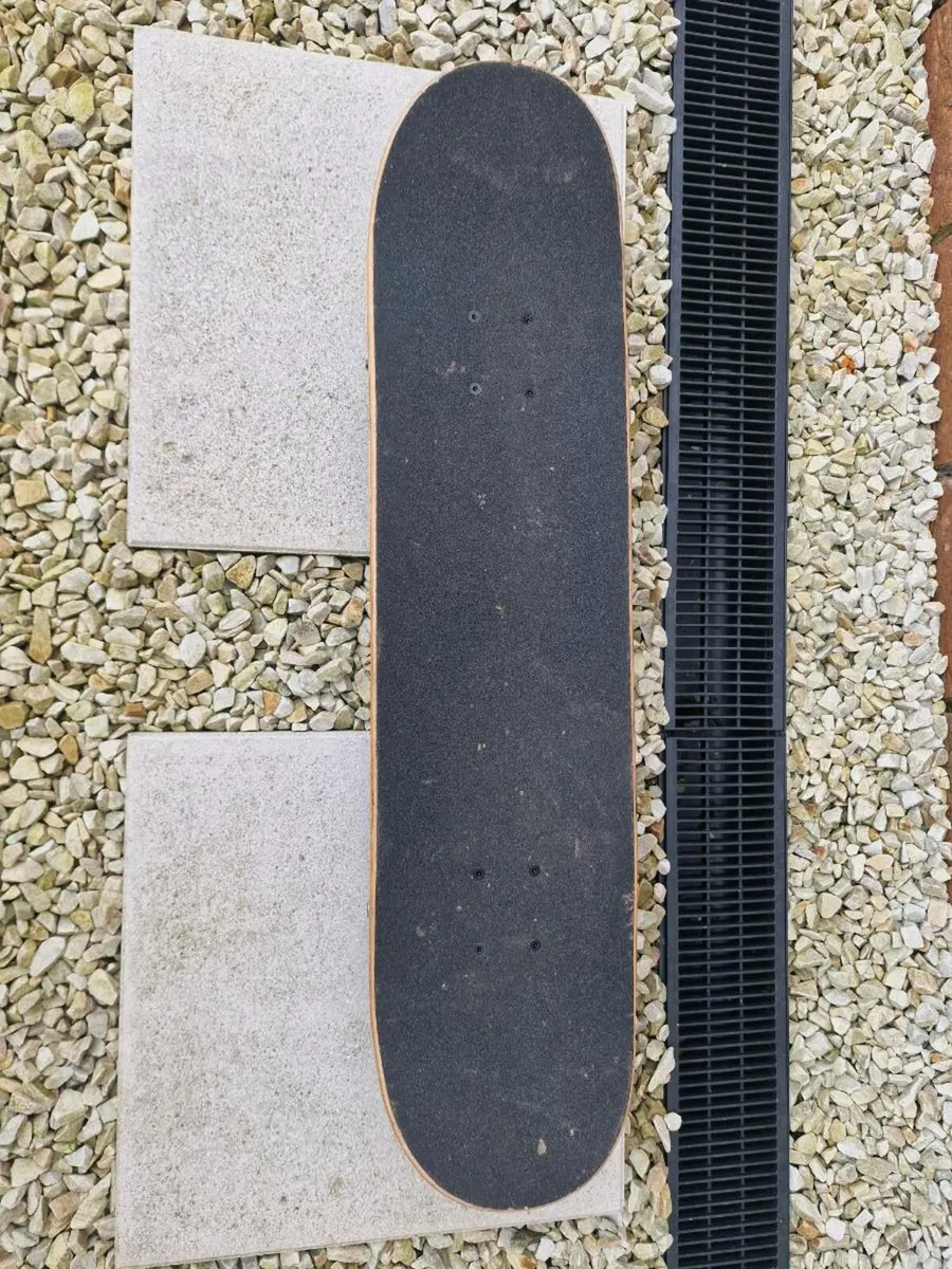 Skateboard & Pads & Helmet - Image 2