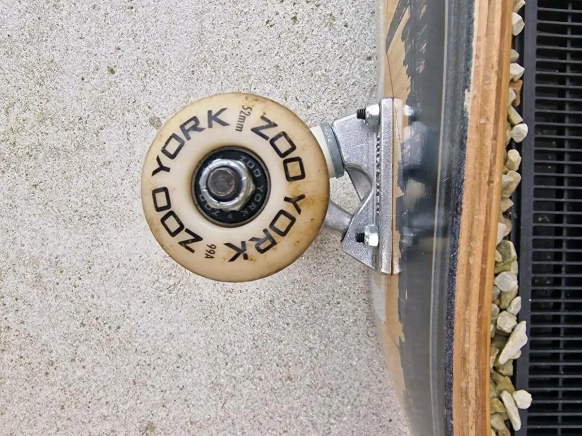 Skateboard & Pads & Helmet - Image 3