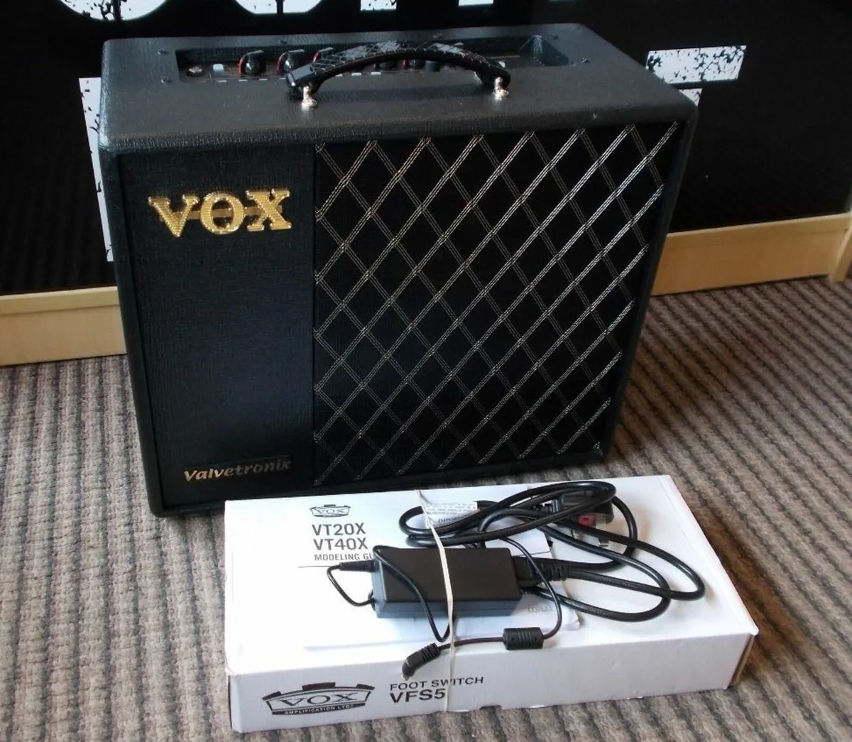 Vox Valvetronix VT40X Hybrid Combo with VFS5 Foots - Image 1