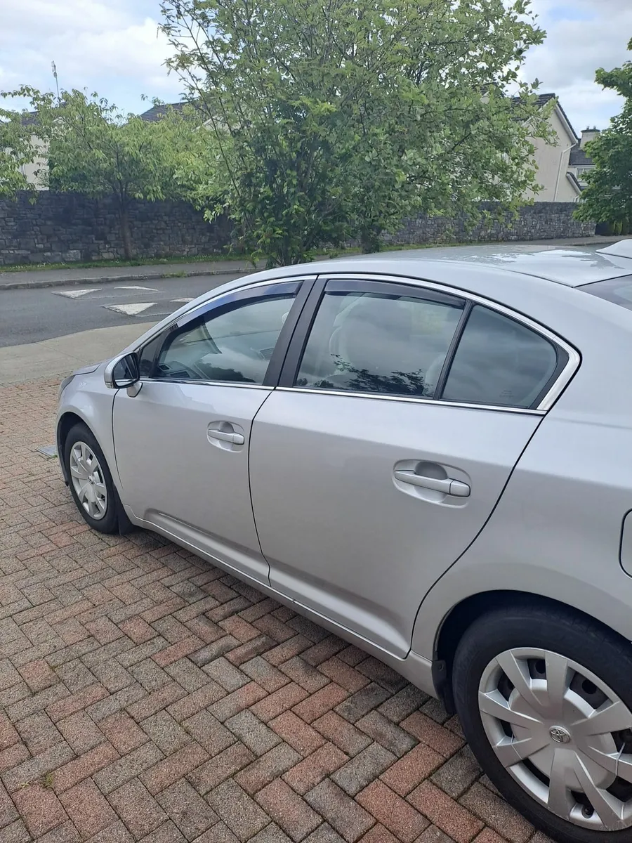 Toyota Avensis 2009 - Image 1