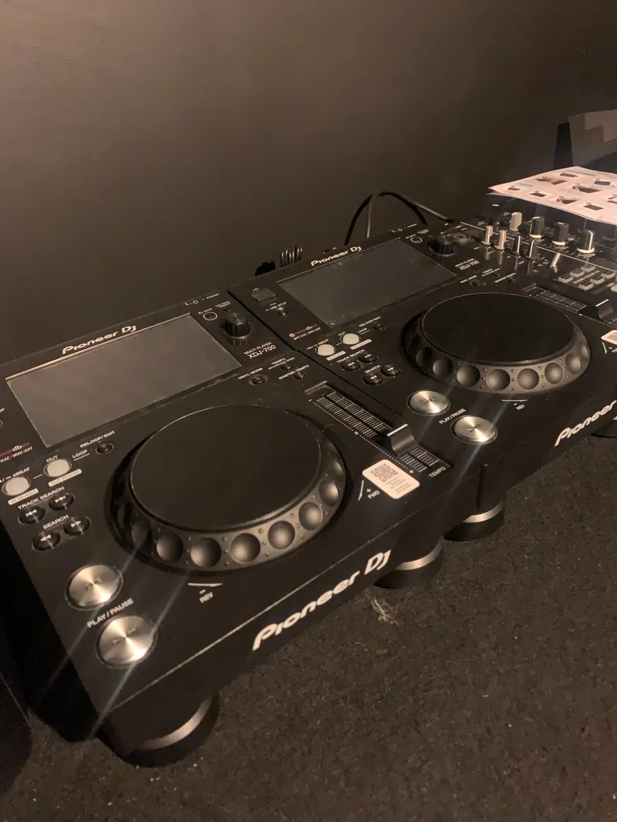 2x pioneer xdj 700