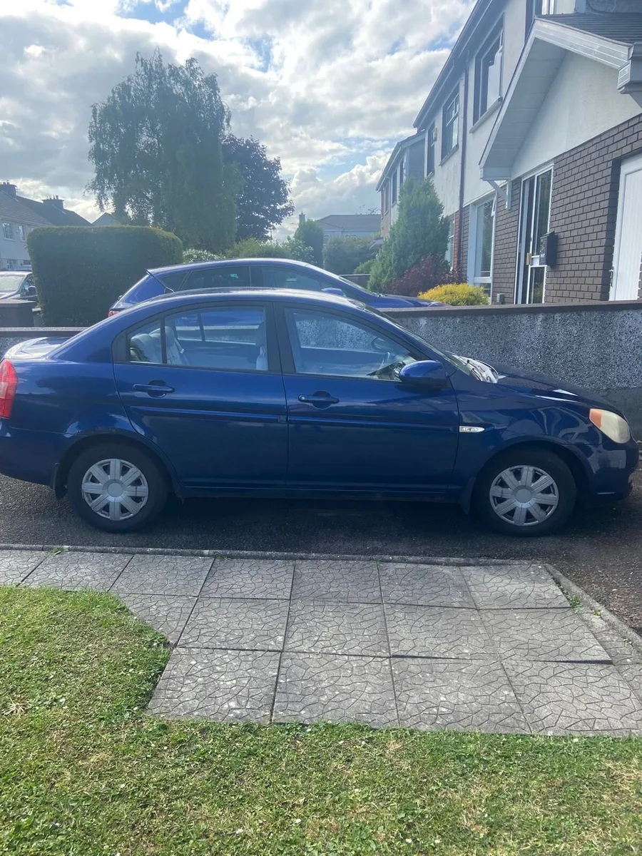 Hyundai Accent Deluxe - Image 2