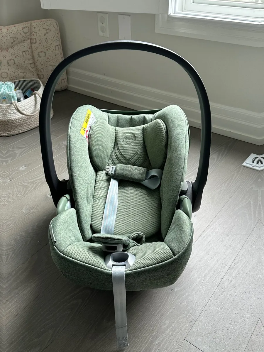 Cybex Cloud T Car Seat & 2 bases - Image 2