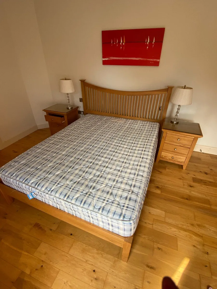 5ft wooden bed frame with matching lockers - Image 1