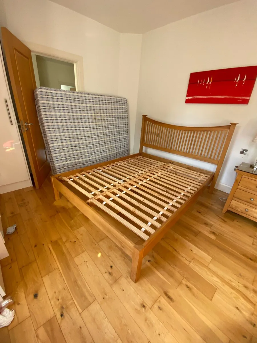 5ft wooden bed frame with matching lockers - Image 4