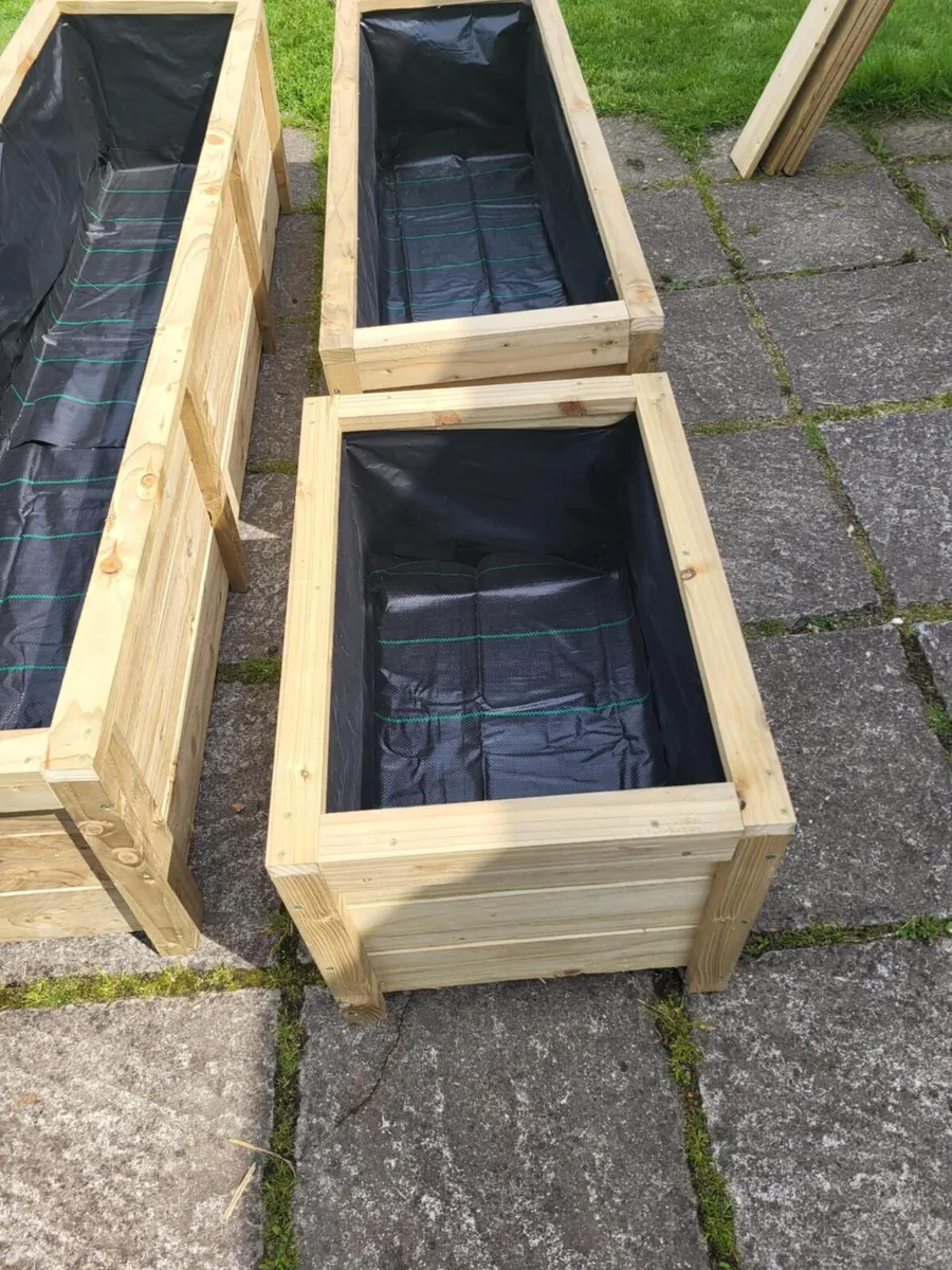 Large wooden planters - Image 2