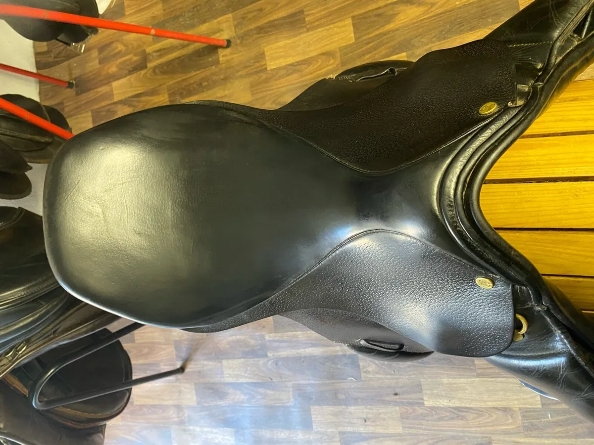 Wide Leather jumping saddle - Image 2