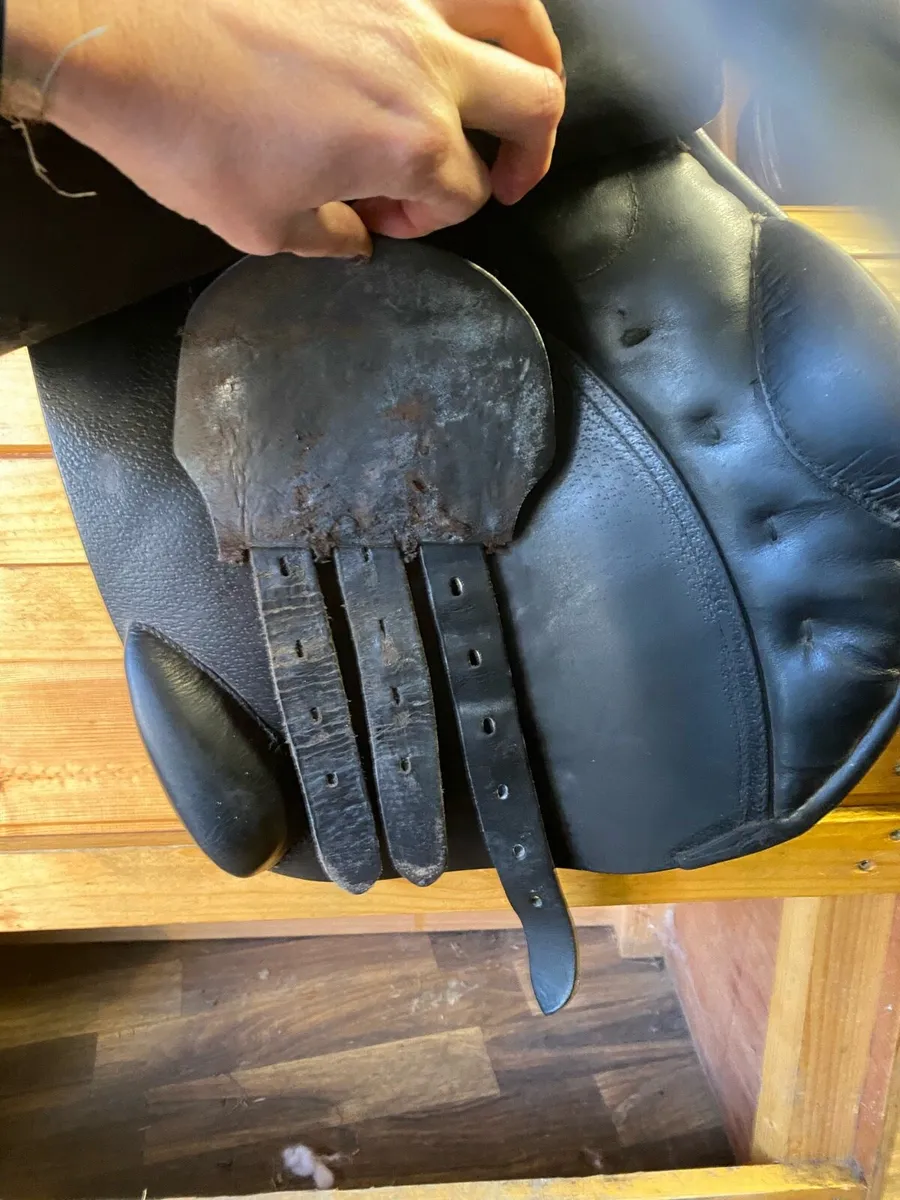 Wide Leather jumping saddle - Image 3