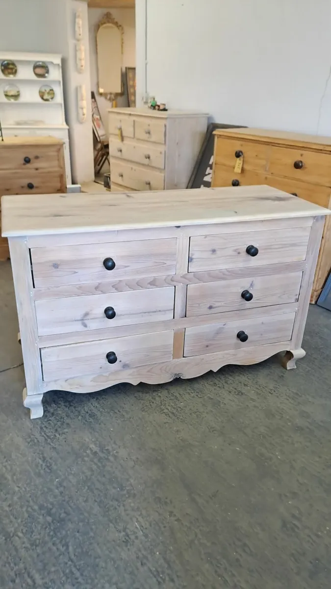 Large vintage pine chest of drawers - Image 1